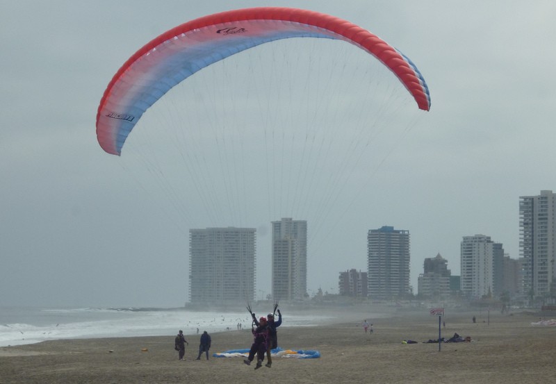 063 Iquique ParaGlider 17th July 2012-001.jpg